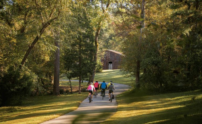 Guided E-Bike Ride Ghosts, History and Scenery, Raleigh - 3 Hours