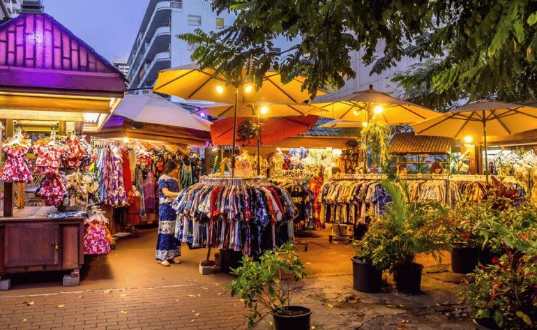Sights and Shopping Slingshot Tour, Oahu - 8 Hours
