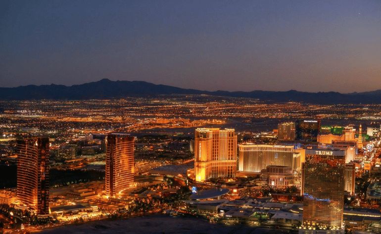 Private Helicopter Tour Las Vegas, Night Flight - 15 Minutes