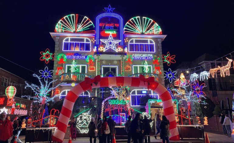 Bus Tour New York City, Dyker Heights Christmas Lights - 3.5 Hours