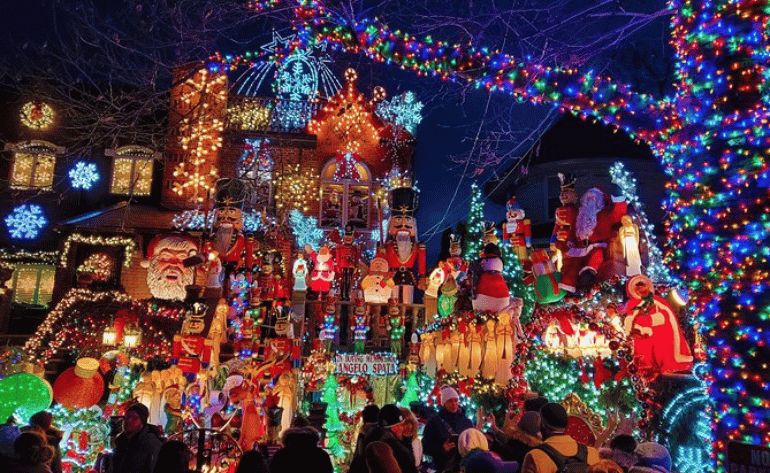 Bus Tour New York City, Dyker Heights Christmas Lights - 3.5 Hours
