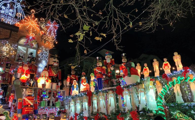 Bus Tour New York City, Dyker Heights Christmas Lights - 3.5 Hours