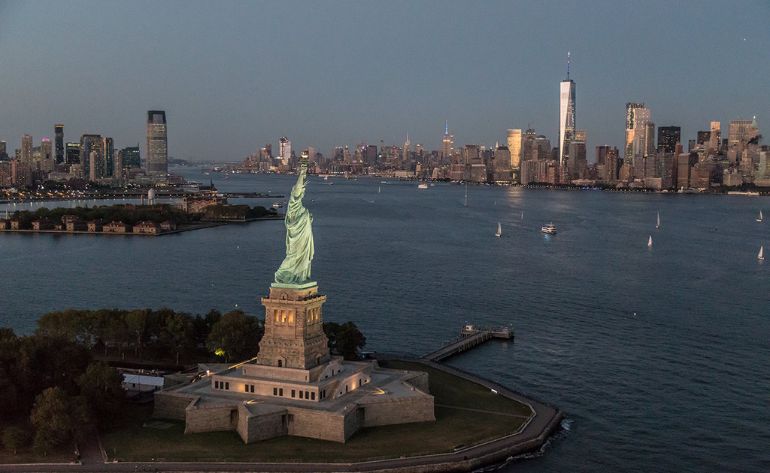 Private Helicopter Tour Westchester to NYC - 45 Minutes
