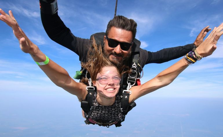 Skydiving in Chicago - 9,000ft Weekday Jump