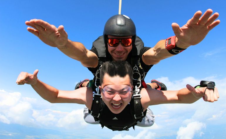 Skydiving in Chicago - 9,000ft Weekday Jump