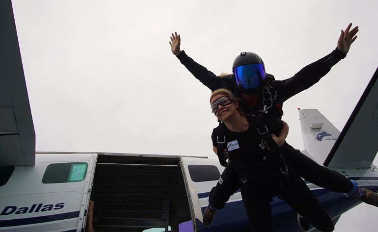 Skydiving Dallas, Whitewright - 14,000ft Jump Weekdays