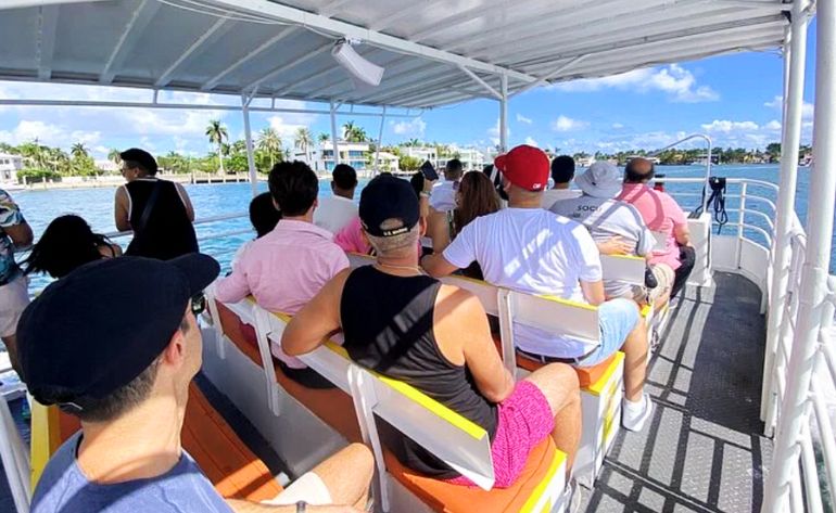 Sunset Cruise of Miami Skyline, Biscayne Bay, & Celebrity Homes - 75mins