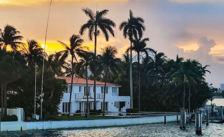 Sunset Cruise of Miami Skyline, Biscayne Bay, & Celebrity Homes - 75mins