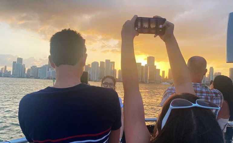 Sunset Cruise of Miami Skyline, Biscayne Bay, & Celebrity Homes - 75mins