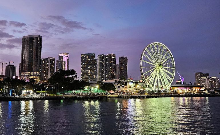 Miami Skyline Evening Cruise of Biscayne Bay on Luxury Yacht - 75 Minutes