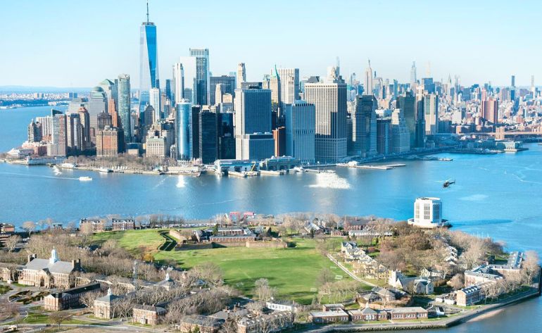 Helicopter Tour NYC, City Skyline - 35 Minutes