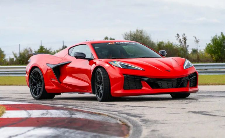 CorvetteC8Z063LapDriveG2MotorsportsPark.webp