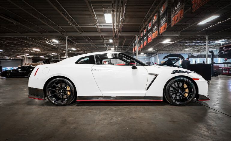 Nissan GT-R - 4 Lap Drive, Suika Circuit | Adrenaline