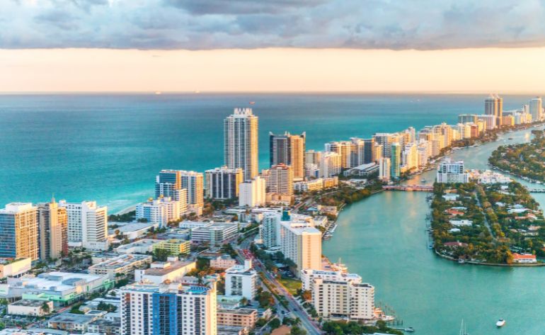 Helicopter Tour from Pompano Beach, Miami Skyline - 30 Mins