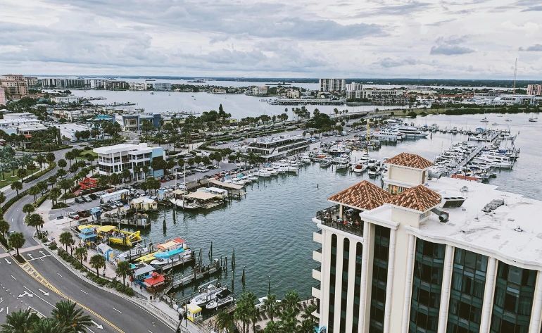 Helicopter Tour, Downtown St. Petersburg - 16 Miles