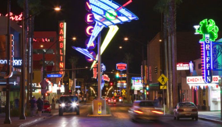 Las Vegas Foodie Walking Tour - Downtown Lip Smacking Tour Nightlife