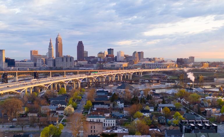Helicopter Tour Cleveland, Deluxe Flight - 30 Minutes