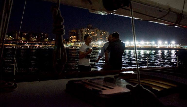 New York Night Sail Chatting