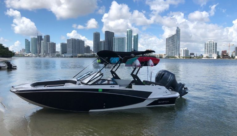 Private Boat Tour in Miami - 90 Minutes