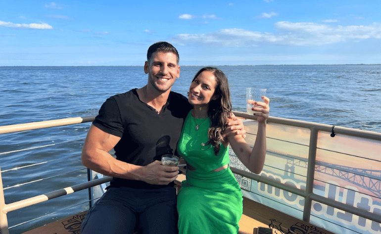 Scenic Cruise Tiki Boat Tour, New York - 90 Minutes